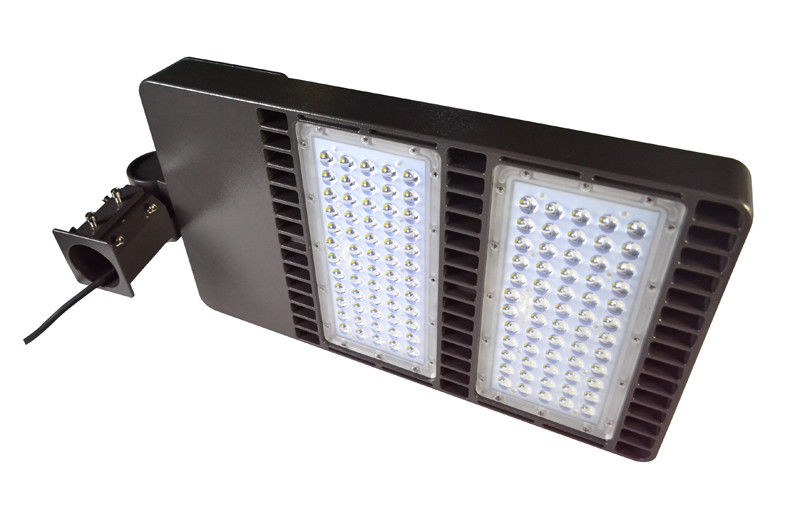 China Waterproof Led Shoebox Light 160 W 15200 Lumen Meanwell Led Driver supplier