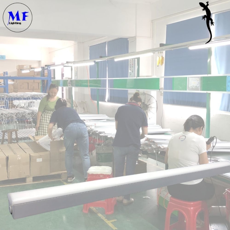 180lm/W LED Tri-Proof Linear Light 5 Years Warranty IP40 20W 4000K-5700K for Office, Parking Lot